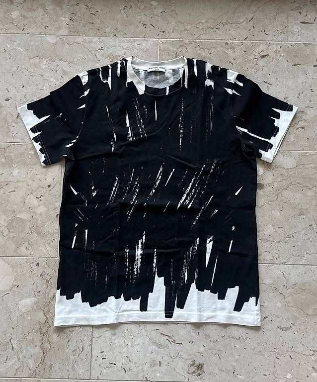 Balenciaga T-shirt: Balenciaga Tshirt – Nuovo (secondo la descrizione) da Kilchberg ZH venduto da eti_m9g8