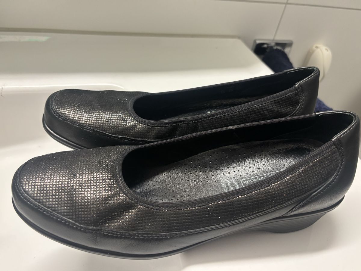 Scarpe da donna: Medicus Damenschuhe Gr. 40 schwarz bequem & elegant – Usato da Birmenstorf AG venduto da BMW.M5 3