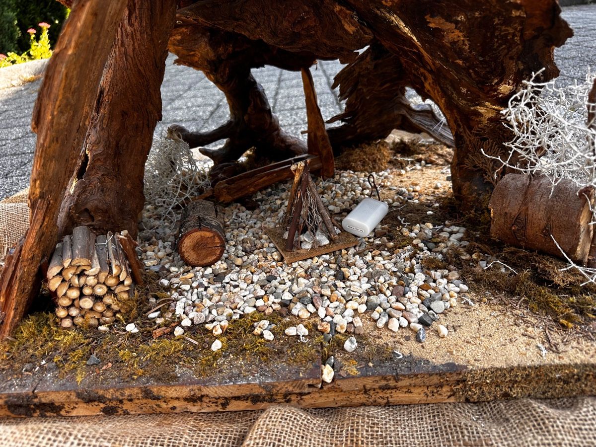 Toutes les décorations: Weihnachtskrippe mit Figurenset Holz-Optik komplett – D'occasion à Hellbühl par inf_5wdl 1