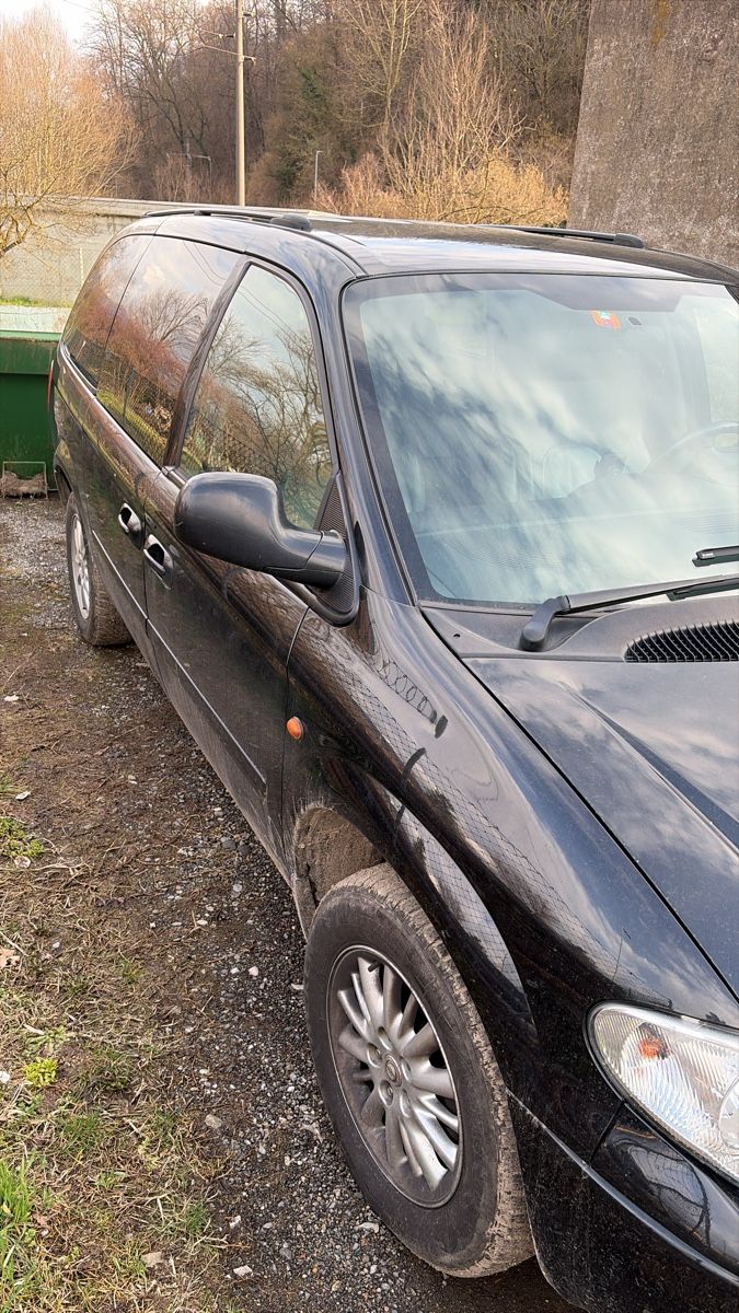 Chrysler Autos: Chrysler Grand Voyager 3.3 – Gebraucht aus Vacallo von dir_mq67 4