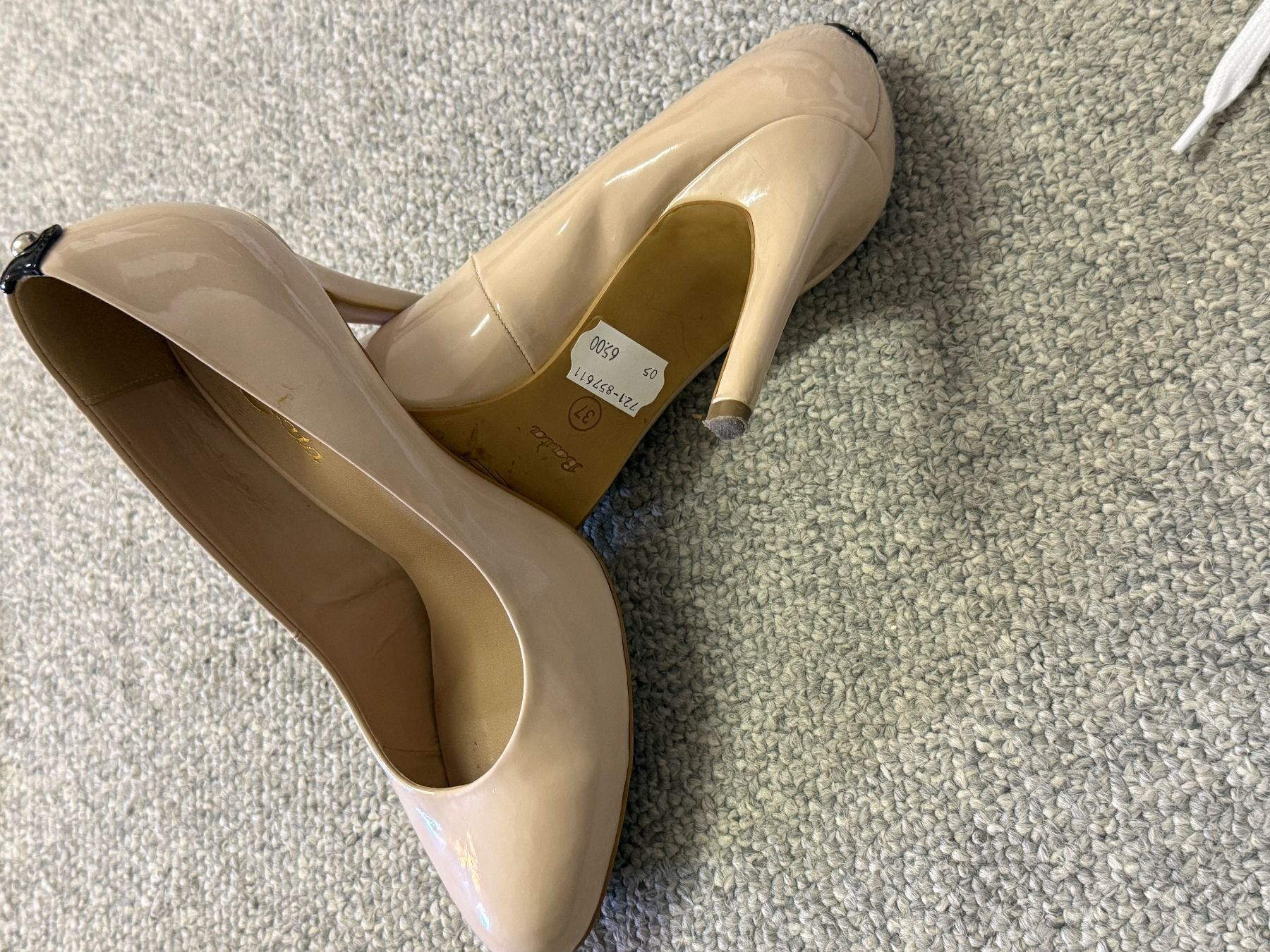 Damenschuhe: Pumps Lackleder beige 37 Bata – Gebraucht aus Bettwil von Tija007