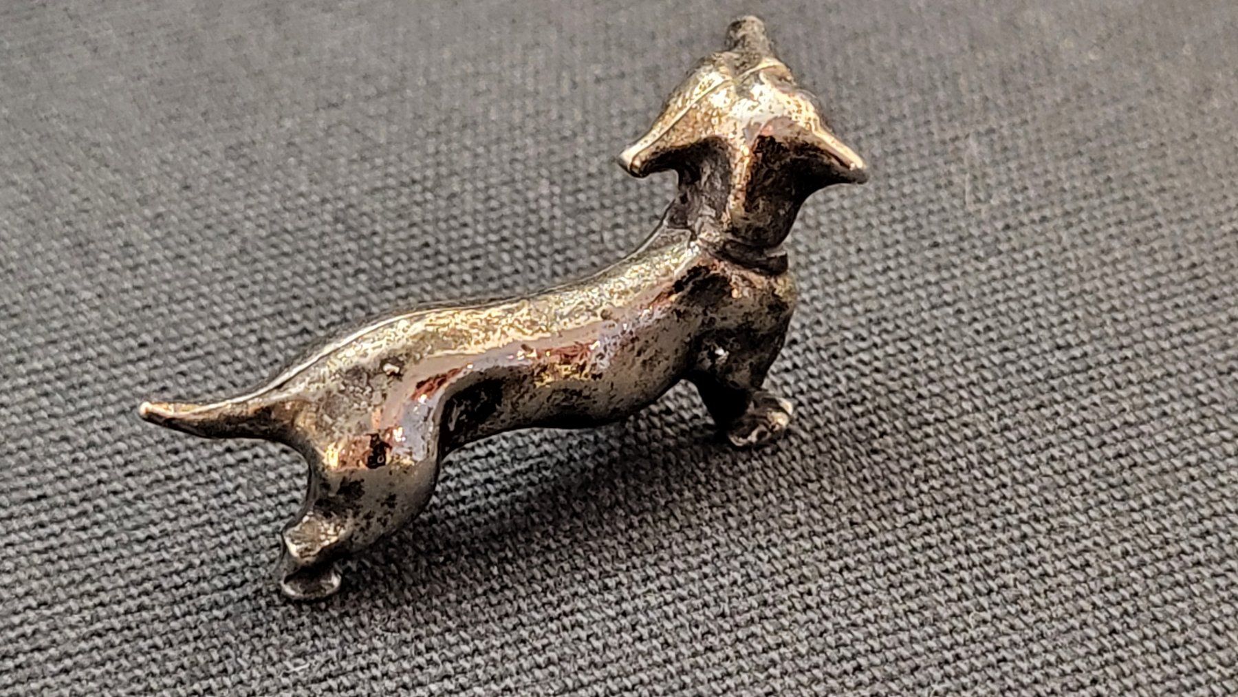 Figurines: Kleiner Metall-Dackel "IX" – D'occasion à Basel par spinne02 2
