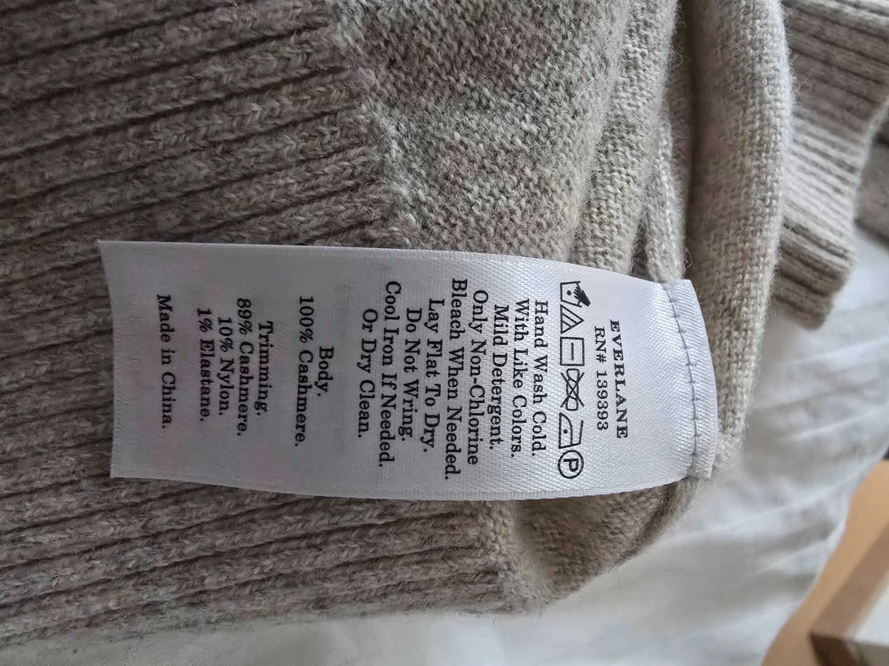 Everlane Pullover & Sweatshirts: Everlane Kaschmir Pullover mit Kragen beige Grösse M – Gebraucht aus Thalwil von Nikkita2 6