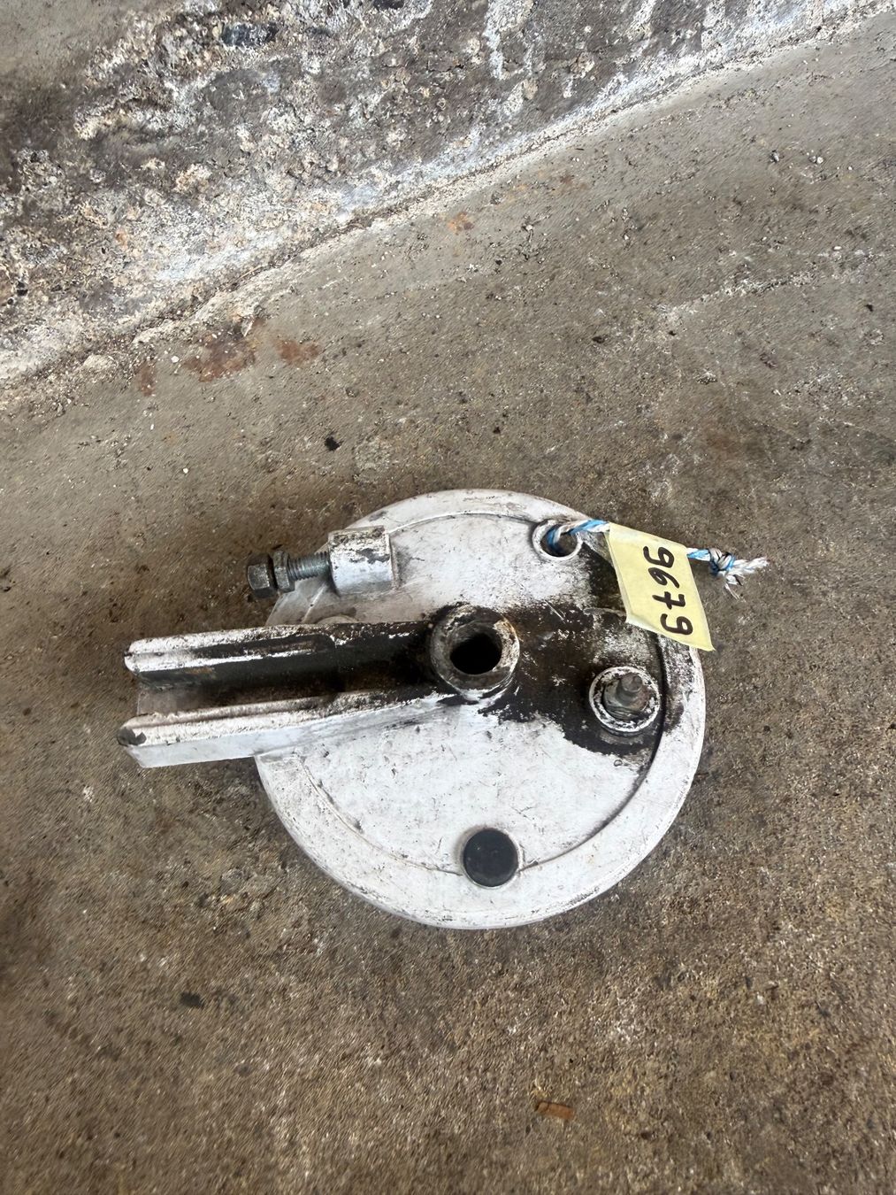 Fantic Mofa-Ersatzteile: Fantic Issimo Mofa Bremsankerplatte – Gebraucht aus Fahrni b. Thun von berger_tuning34 1
