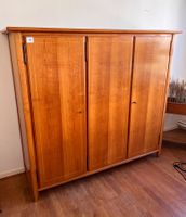 Kleiderschrank, Kirschbaum furniert, 50er Jahre