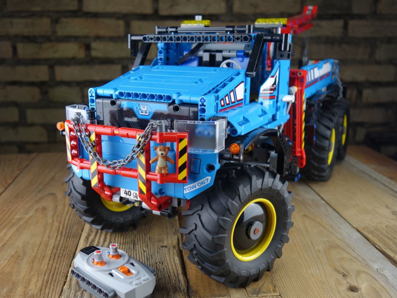 Technics Kit di costruzioni: LEGO 42070 Technic 6x6 Allrad-Abschleppwagen – Usato da Bäretswil venduto da grisou1001 2
