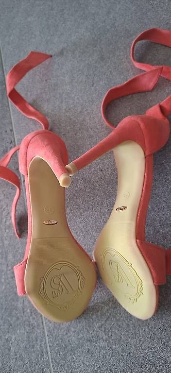 Chaussures femmes: Sandali nuovi 37 – D'occasion à Davesco-Soragno par che_6rwb 1