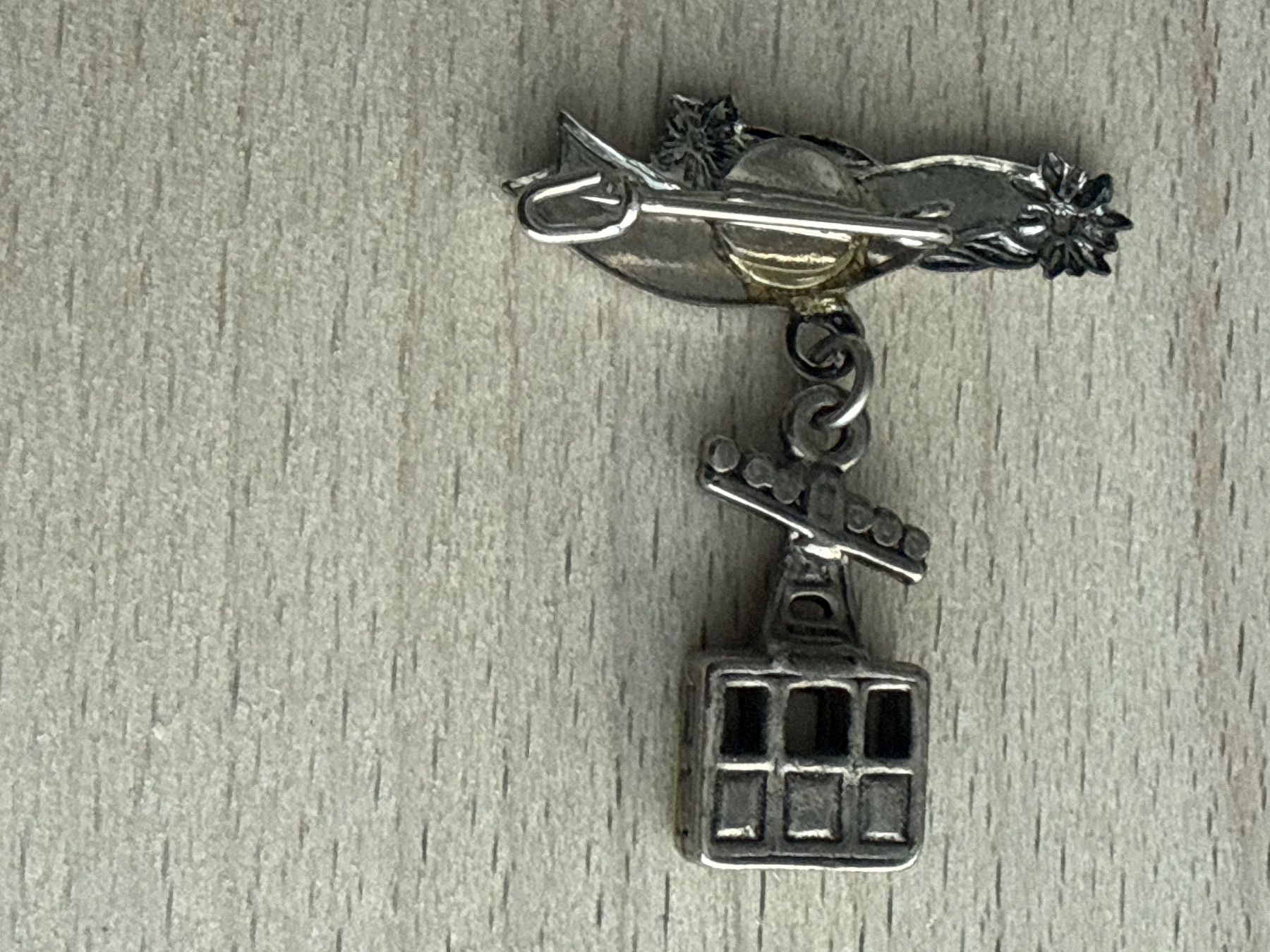 Placchette & Badge: Anstecknadel Kronberg – Usato da Glattbrugg venduto da Schweigmatt