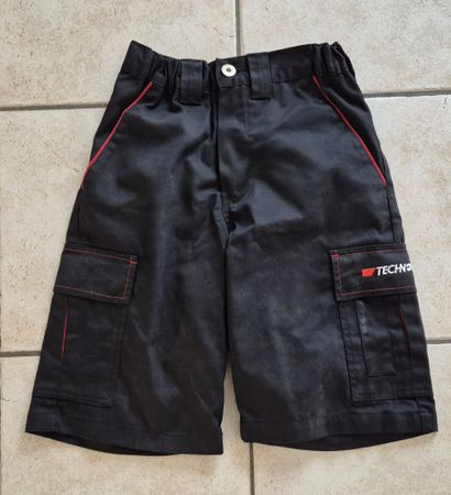 Short travail Technomag, taille 36, noir, été ☀️