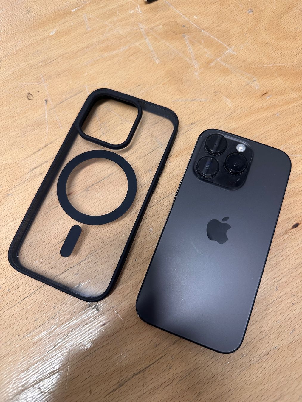 Cover & Protezioni schermo: iPhone 15 Pro Hülle Magsafe - Schwarz/Transparent – Nuovo e nell'imballaggio originale da Sulz AG venduto da DealWerk