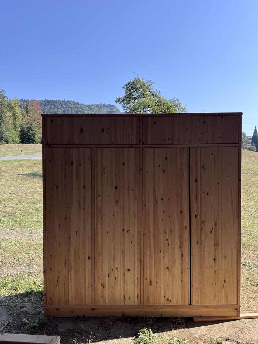 Armadi: Moderner Arvenschrank – Usato da Amden venduto da Energiearbeit.Laib 5
