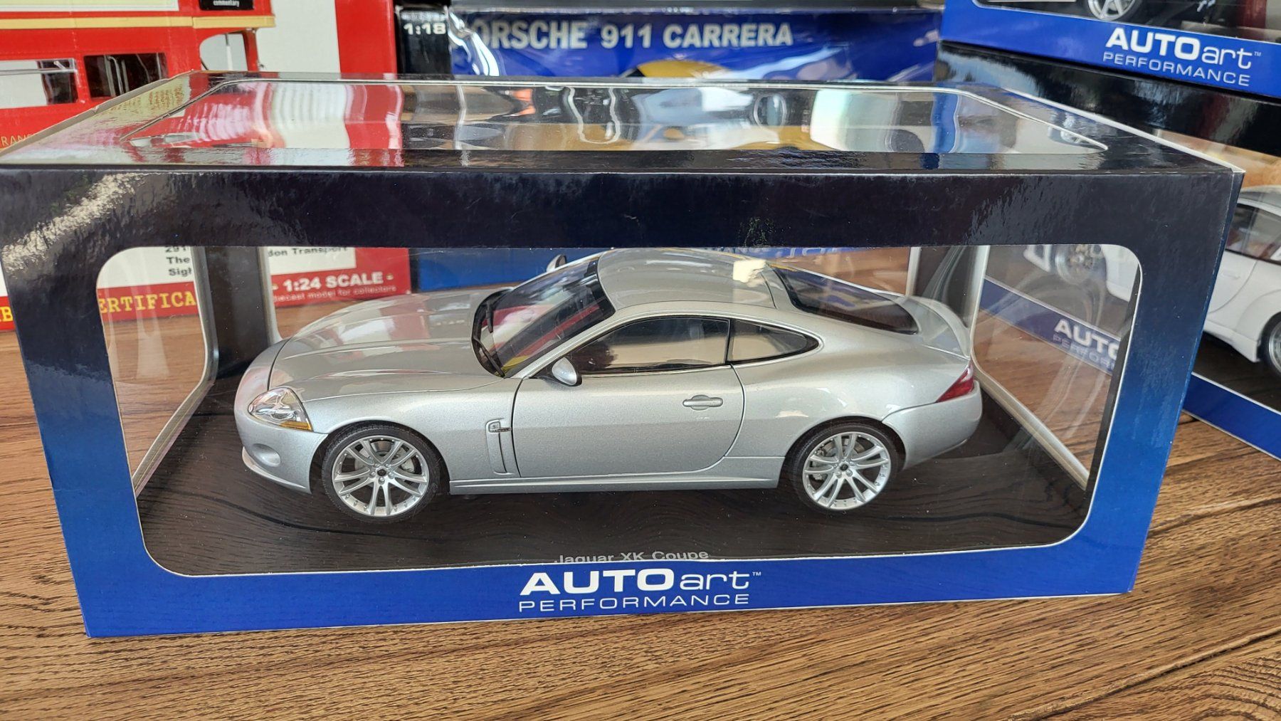 Autoart Voitures modèles: Jaguar XK Coupe 1:18 Autoart – D'occasion à Rothrist par Juana5 8
