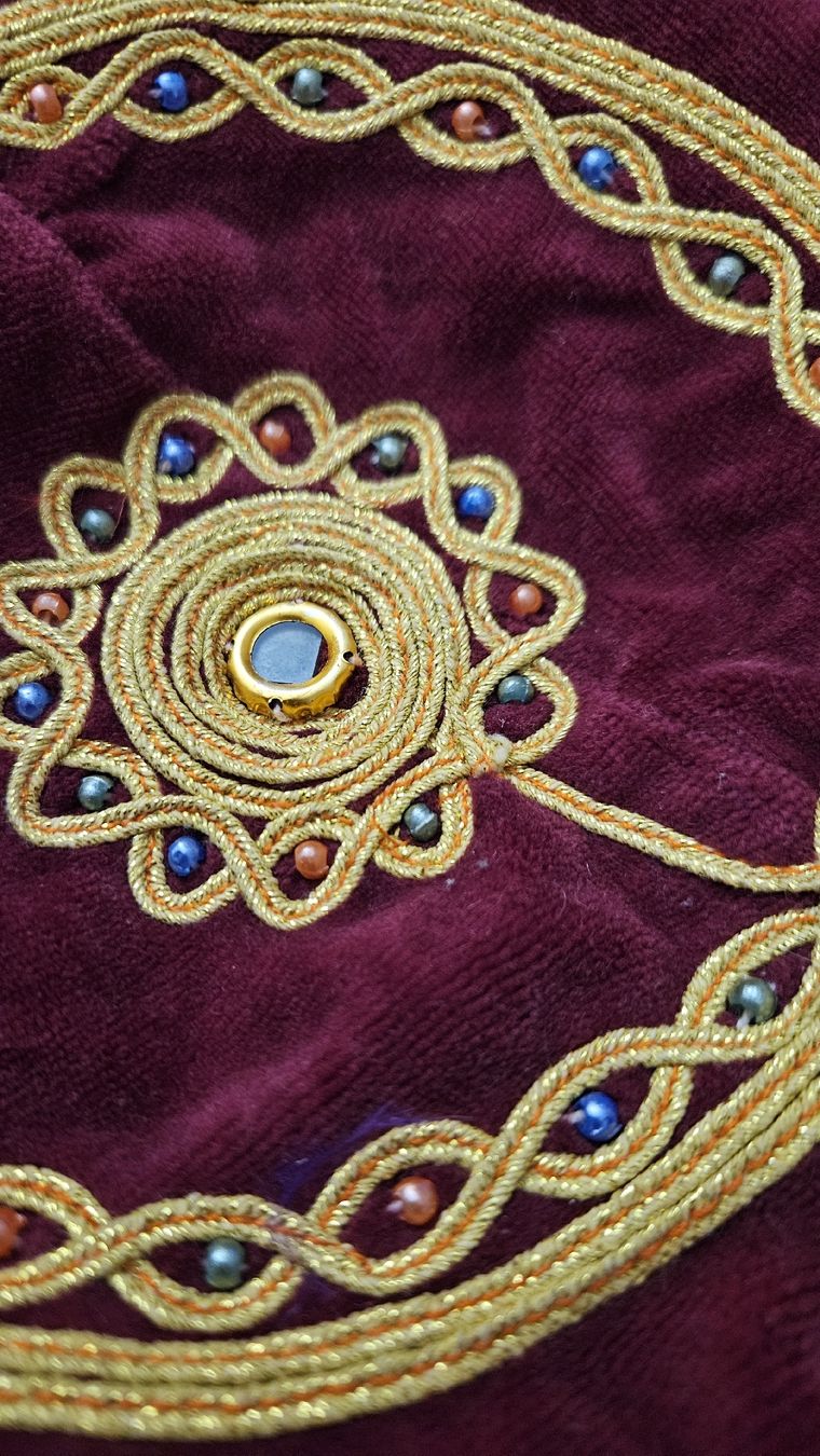 Hüte, Mützen & Caps: bonnet arabe, velours et perles – Gebraucht aus Lausanne von Angelite 2