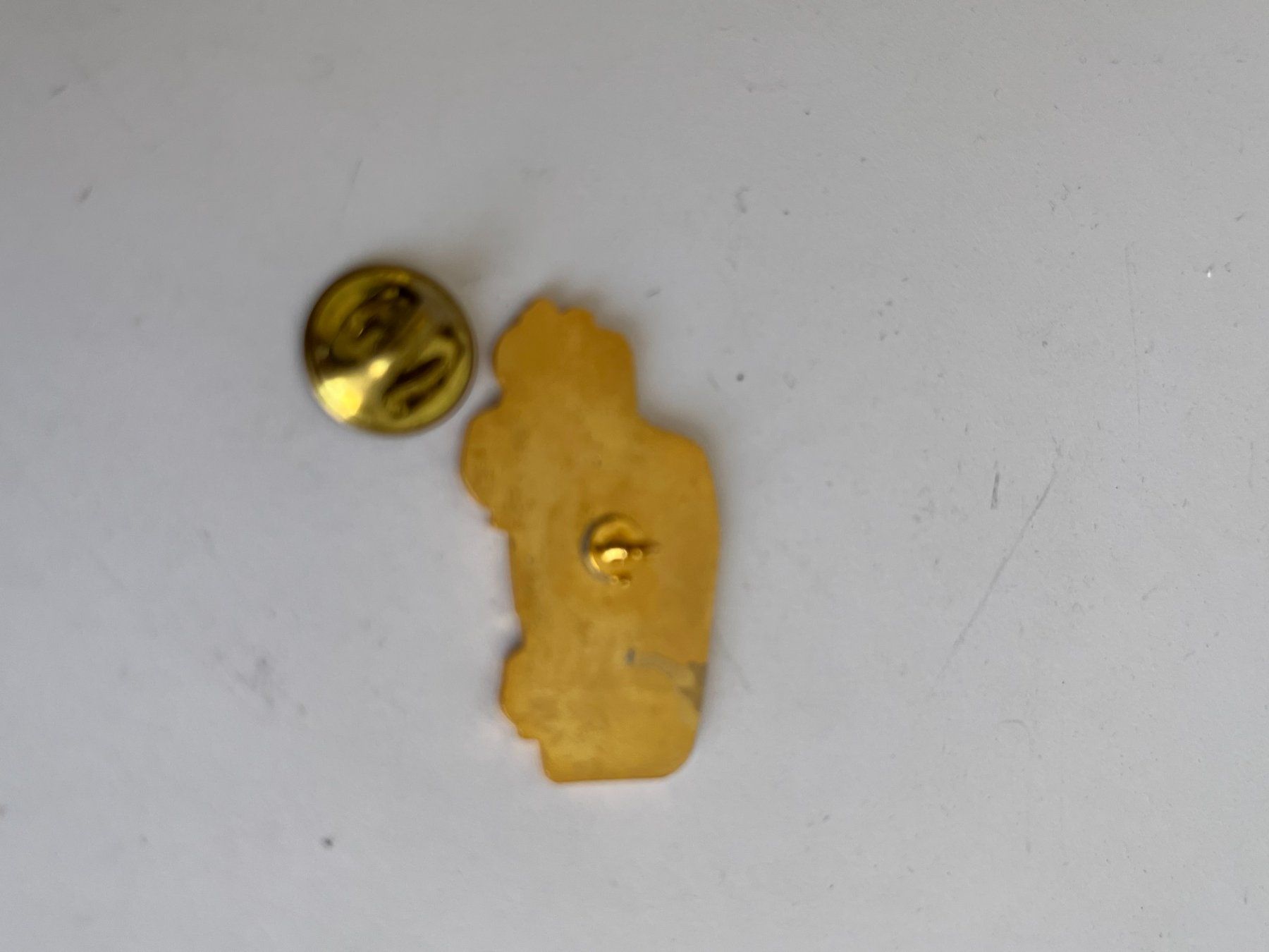 Plaketten & Abzeichen: Pin Postauto gelb goldfarben. – Gebraucht aus Dietikon von sch_w2tw 1