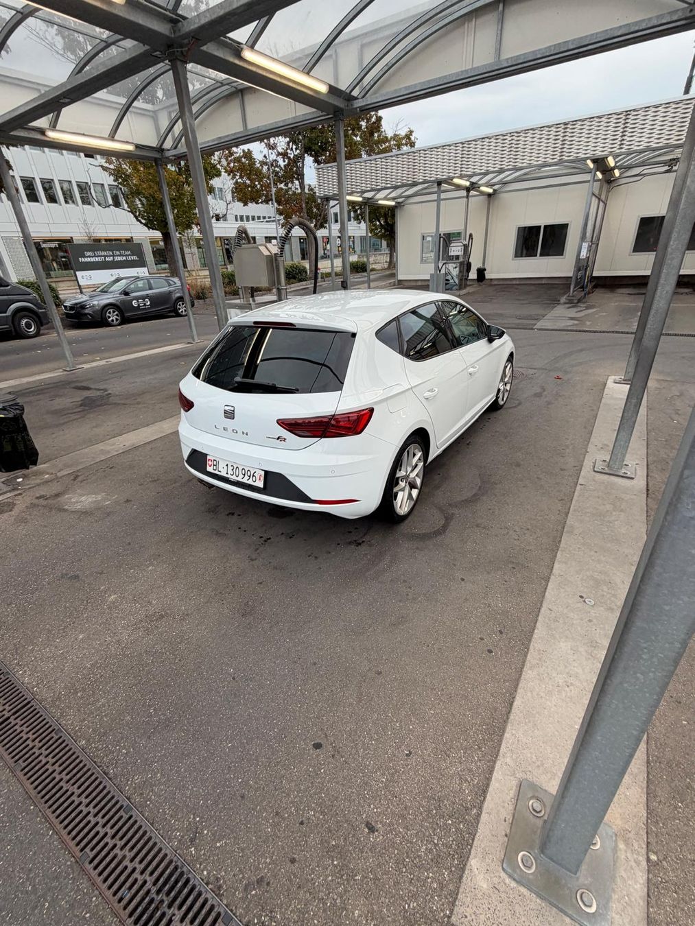 Seat Automobili: Seat Leon 1.5 TSI FR – Usato da Reinach BL venduto da iva_8x26 3
