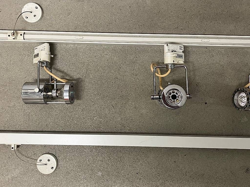 Lampen: Lampenschiene mit 4 Halogen-Spots – Gebraucht aus Ottikon von Urbaum1 2