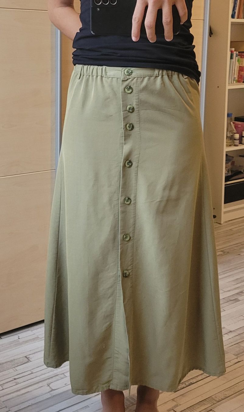 Gonne: Jupe d'été longue, taille élastique, couleur olive – Usato da Delémont venduto da Osamuwuu 1