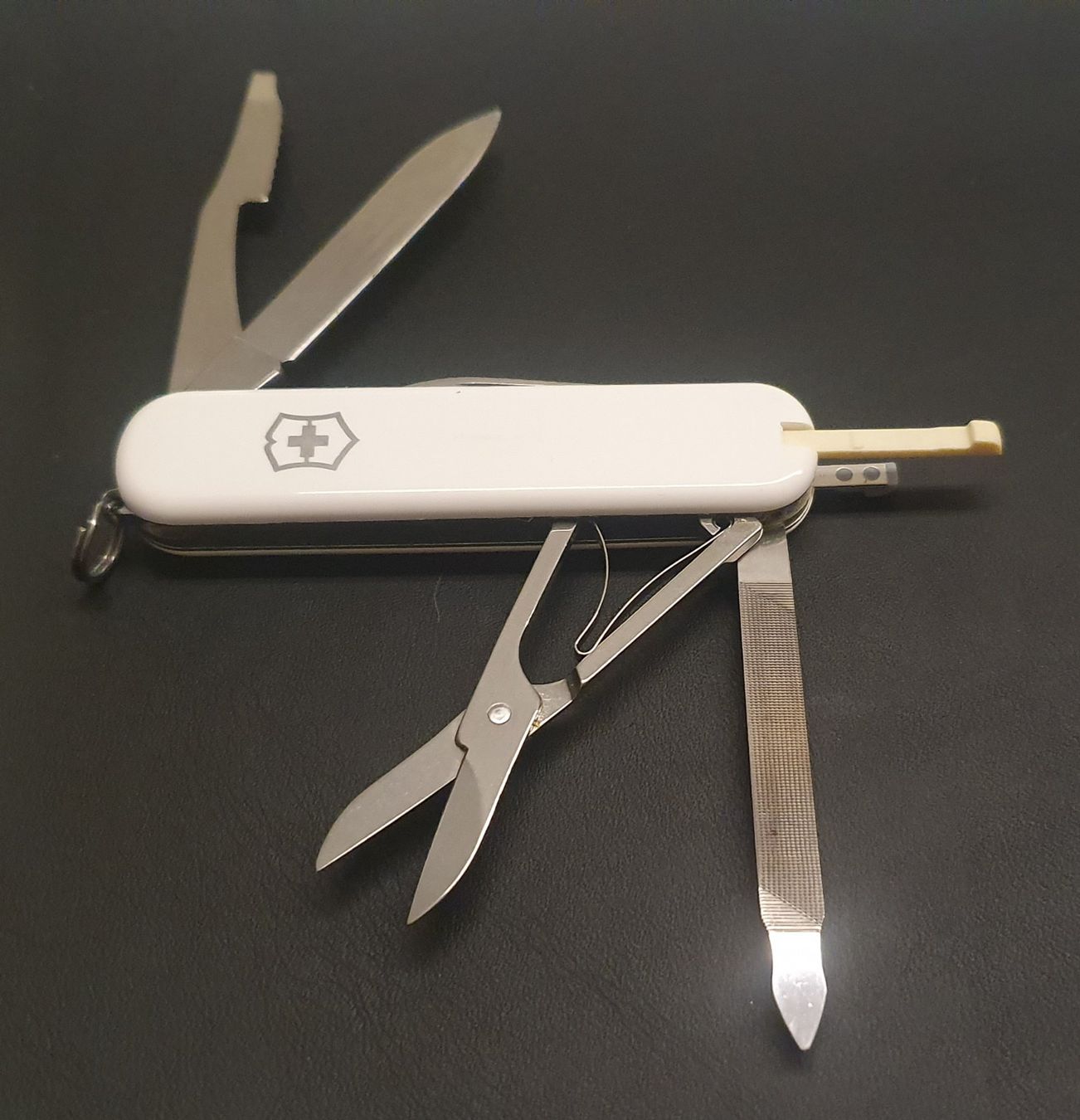 Victorinox Coltelli tascabile: 4 Victorinox Sackmesser mit Logo – Usato da Härkingen venduto da MarianneSi 7