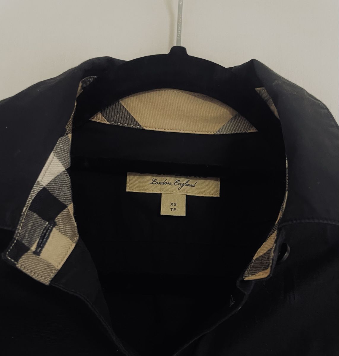 Burberry Blusen: Chemise noire Burberry, taille XS – Neu (gemäss Beschreibung) aus Châtelaine von nan_j75j 2