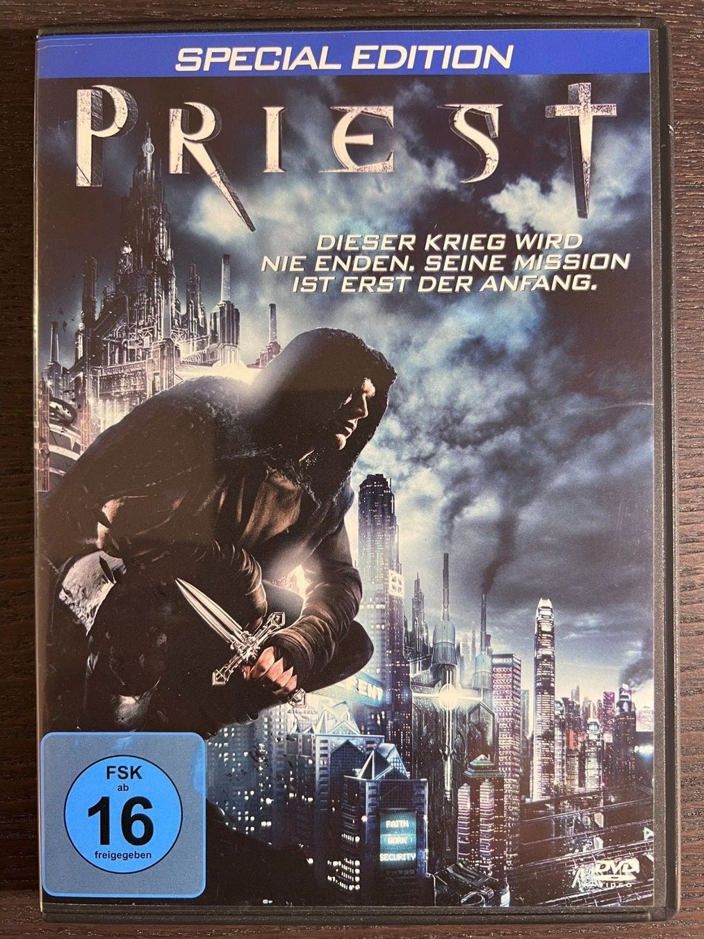Alle DVDs: Priest – Gebraucht aus Zürich von FilmFreunde