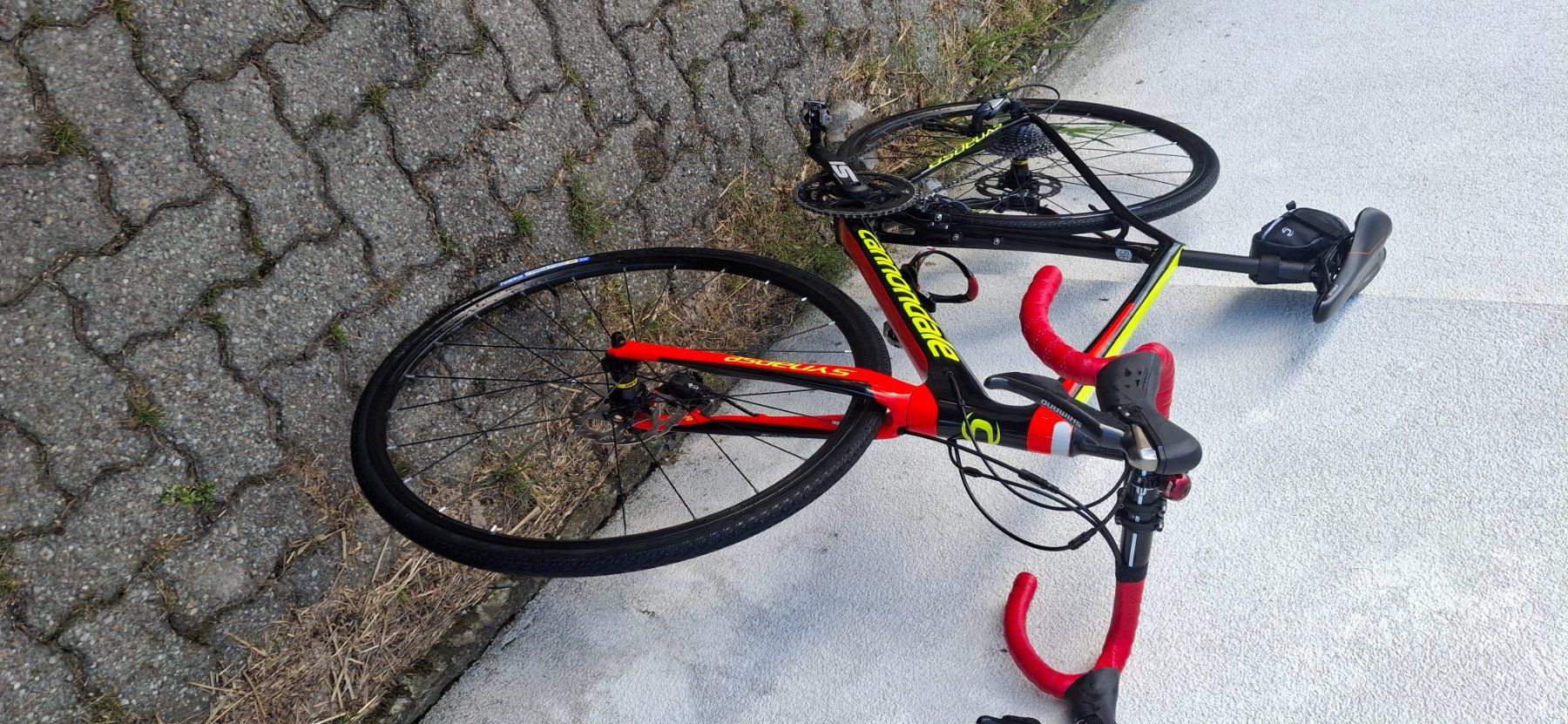Cannondale Biciclette: Rennrad Cannondale Synapsa Carbon Disc – Usato da Kyburg venduto da JBMNT2020 1