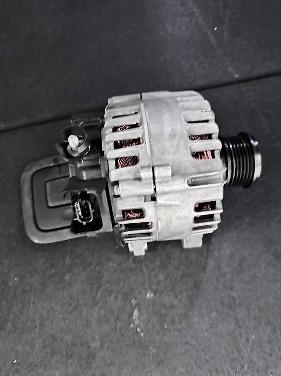 Toutes les pièces auto: Alternator Original Ford Mondeo MK V – D'occasion à Pfäffikon ZH par SuisseLife 2
