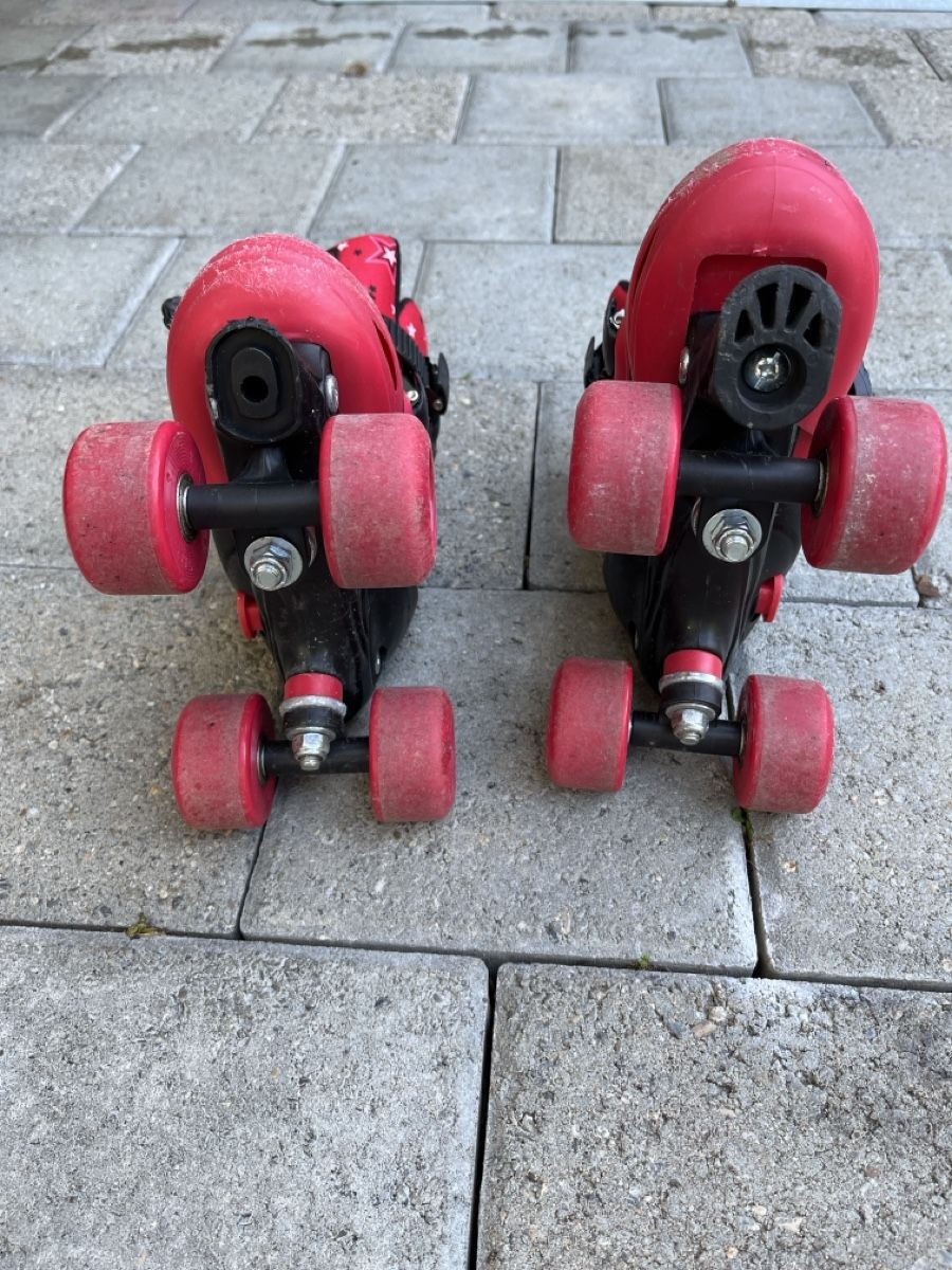 Pattini in linea & Pattini a rotelle: SFR Nebula Quad Skates Rot Grösse 29-33 – Usato da Willerzell venduto da vel_xph9 2