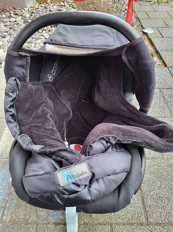 Lots de vêtements: Set - Maxi Cosi inkl. Schlafsack – D'occasion à Altishofen par nicce1984