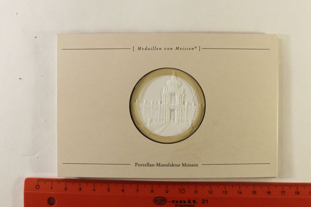 Médaille Commémorative Porcelaine MEISSEN - 20 Ans Leipzig - Vintage Avec Boîte