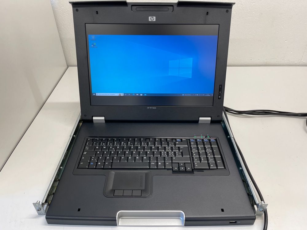 HP TFT 7600 mit HP IP KVM Switch! Kaufen auf Ricardo
