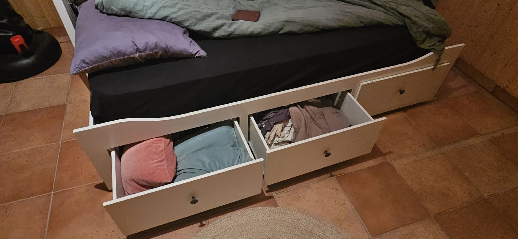 Divani: Canapé lit Hemnes (sans matelas) – Usato da Vufflens-la-Ville venduto da b.tagand 1