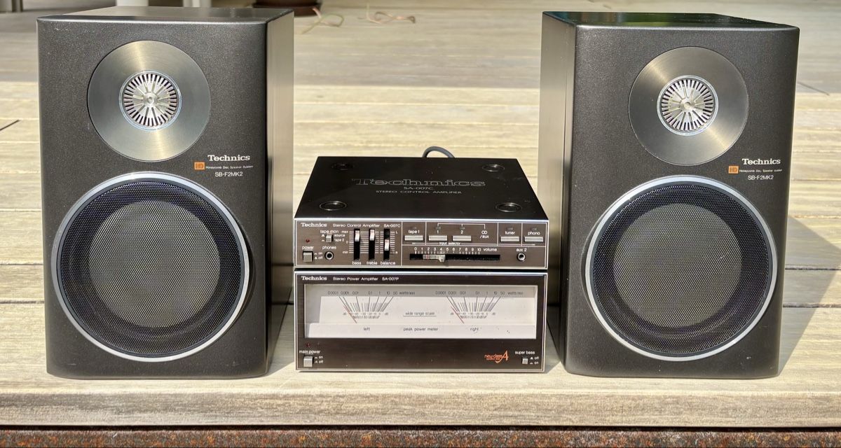 Technics Verstärker: Technics SA-007 Vor- und Endstufe mit Lautsprechern – Gebraucht aus Thun von Lagoontrap