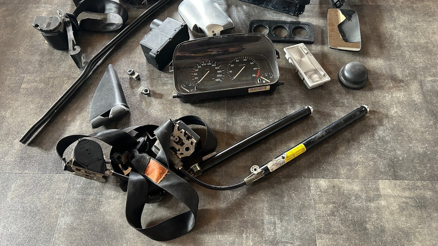 Volkswagen Tutti pezzi di ricambio auto: Lot de pièces VW Golf 3 – Usato da Bressaucourt venduto da Sfabrice 1