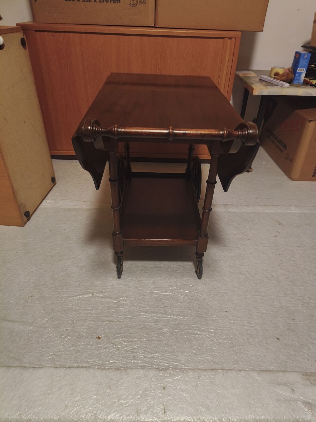 Tavoli: Serviertisch mit Rollen Holz gebraucht – Usato da Scherzingen venduto da The-C 2