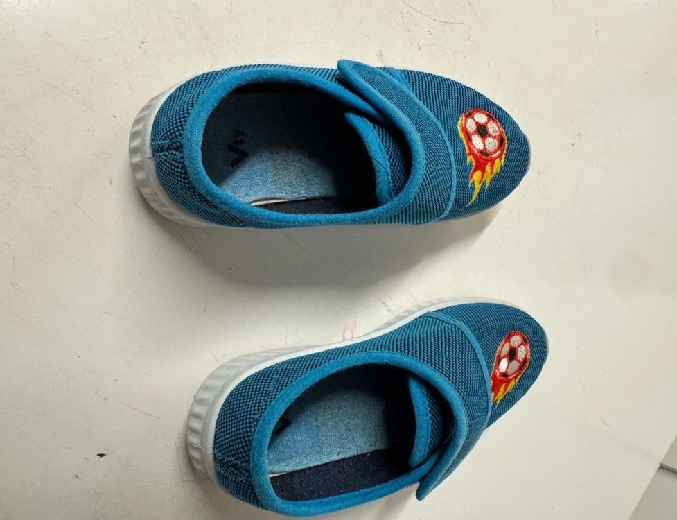 Chaussures garçon: Kinder Hausschuhe Grösse 28 – D'occasion à Zürich par zd_1965 2