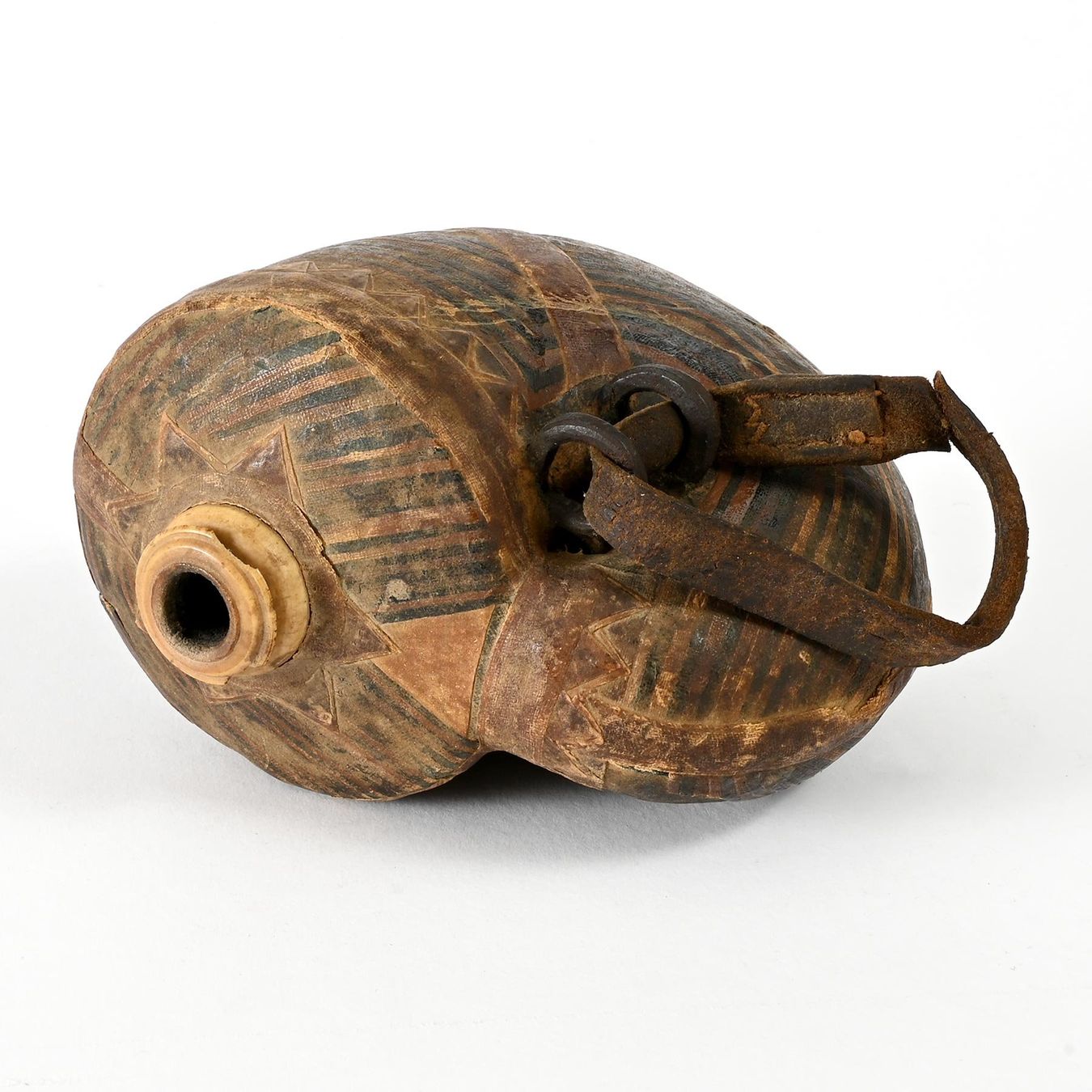 Bottiglie: Antike Pulverflasche oder Horn in Schneckenform, wohl Indien – Usato da Bern venduto da chamunda 2