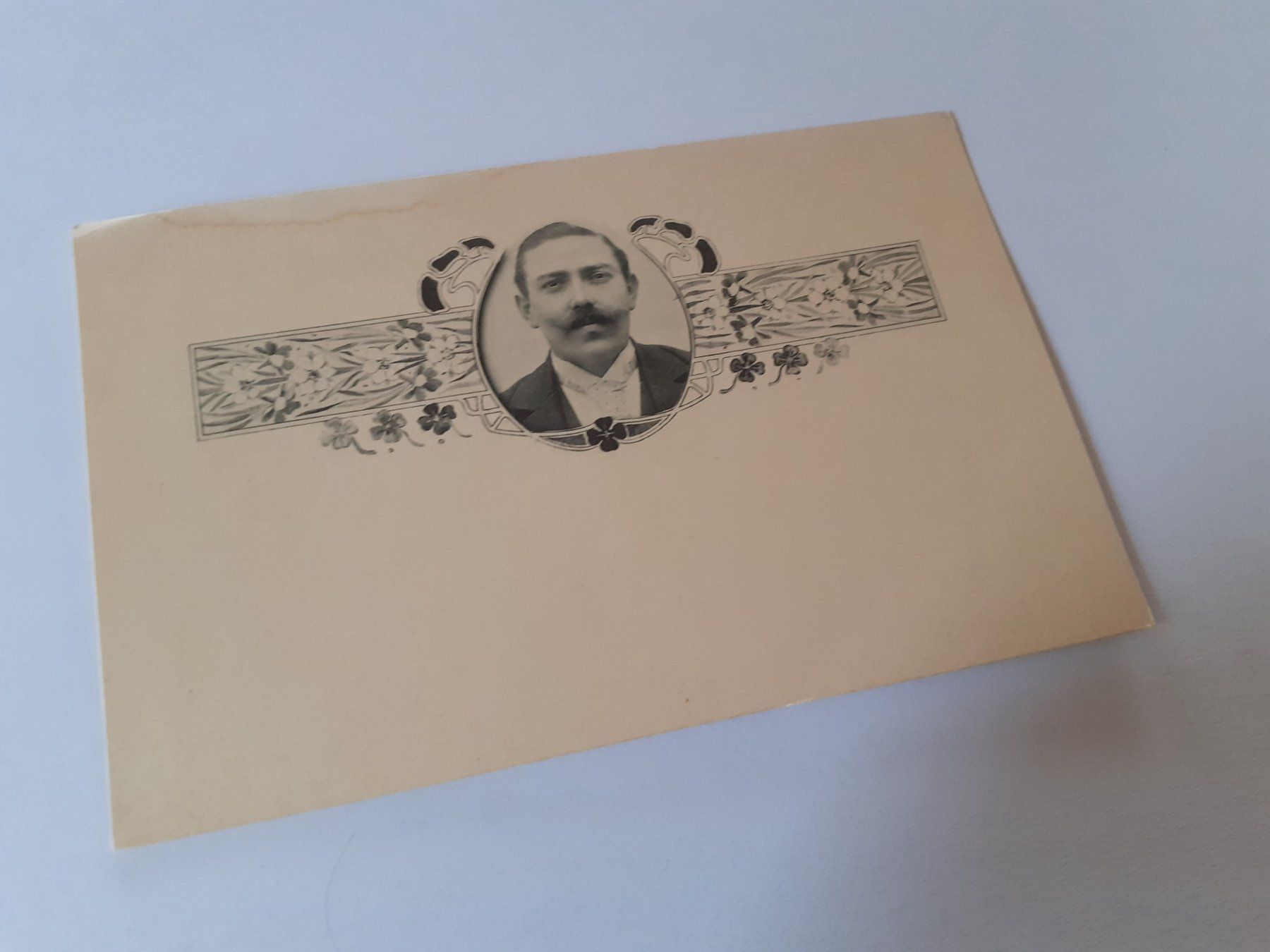 Poster & Bilder: FOTOMONTAGE - HERR mit SCHNAUZ – Gebraucht aus Winterthur von Ornyx7