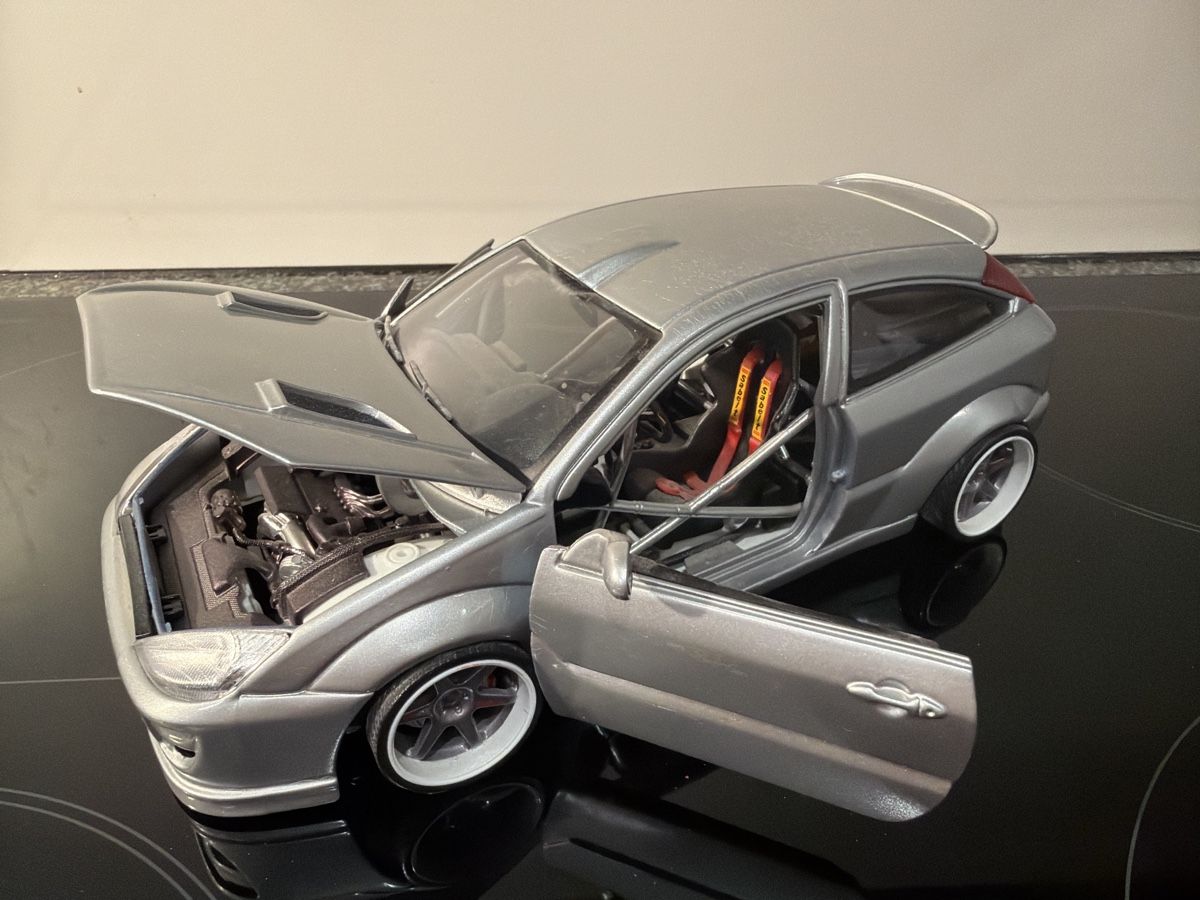 Bburago Modellautos: Ford Focus Tuning - 1/18 - Bburago – Gebraucht aus Wolfwil von Rolex1 6