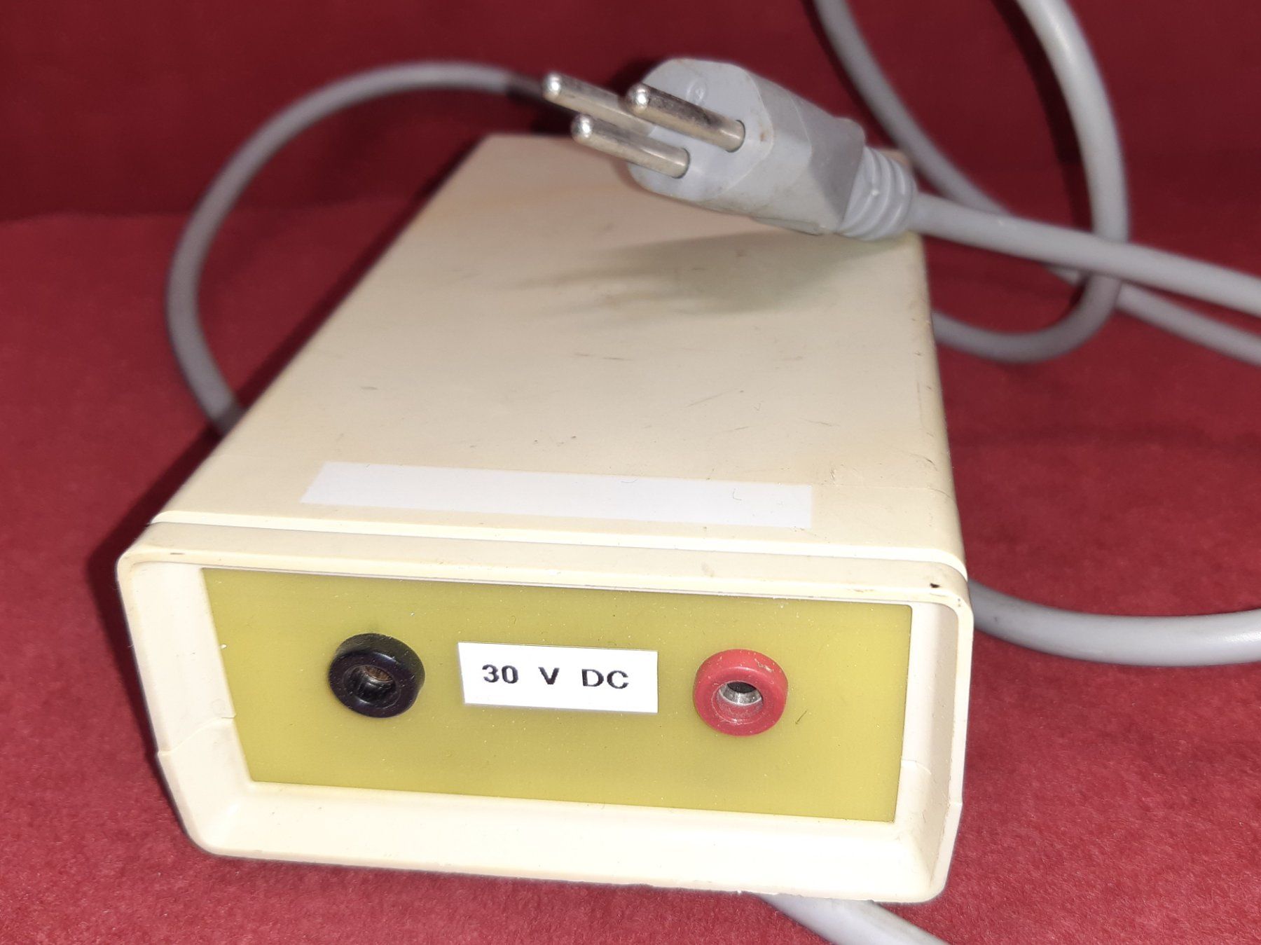 Componenti elettronici: Netzgerät, ca. 32V ! Mit Ringkern - Trafo! – Usato da Lohn-Ammannsegg venduto da Molch7
