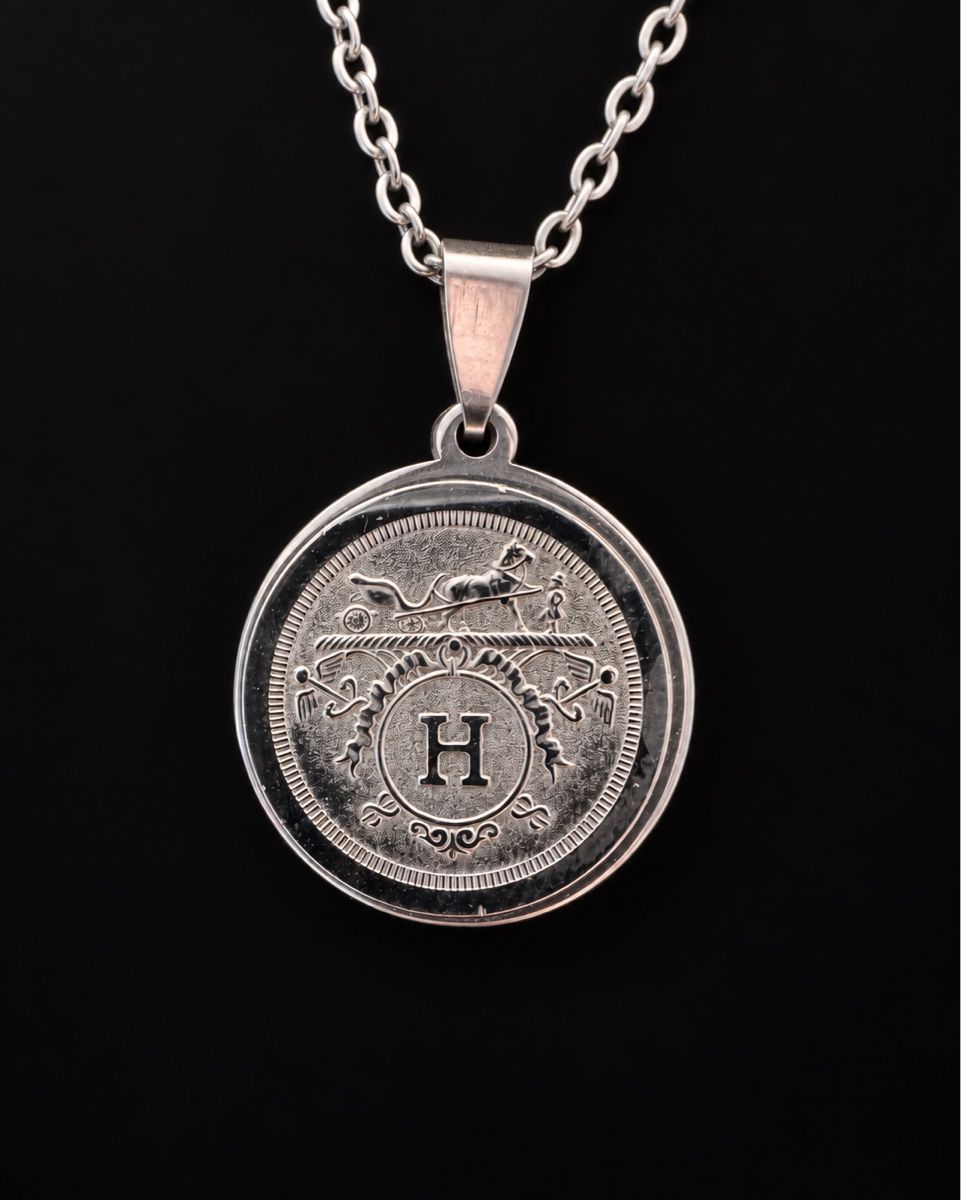 Hermès Ketten: Collier / pendentif Ex-libris Hermes monté sur chaîne – Gebraucht aus Neuchatel von mar_9blm