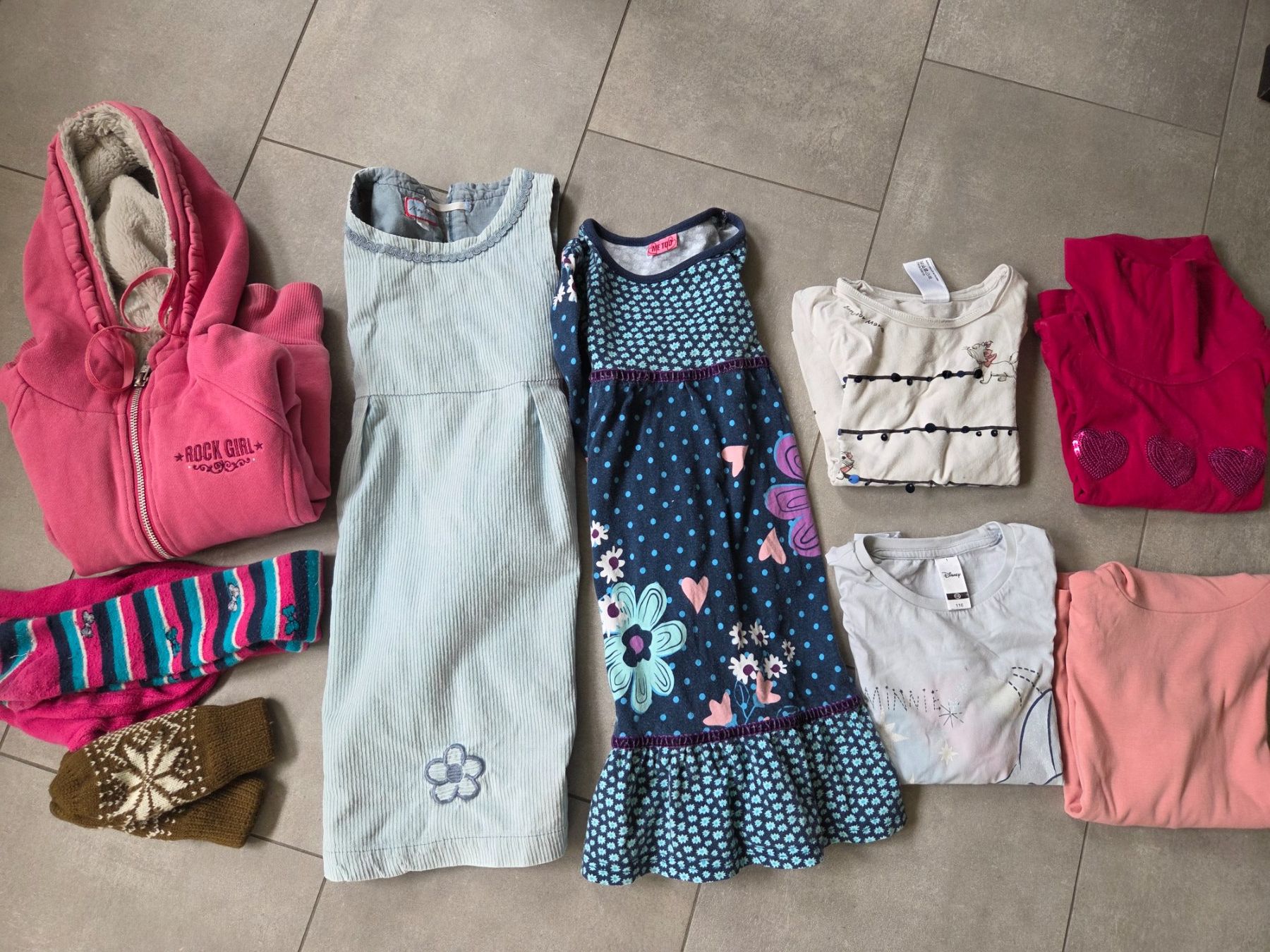 Lotti & Set di vestiti: 9- teiliges Kleiderpaket Grösse 116 – Usato da Wiesendangen venduto da troawus