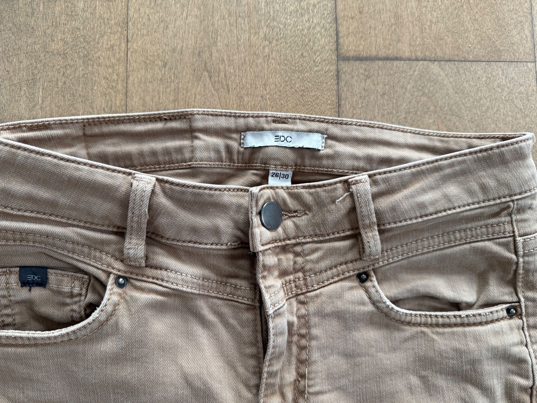 Esprit Jeans: ESPRIT EDC: Beige Röhrenjeans Gr. 26/30 – Usato da Meilen venduto da kleisi01 3