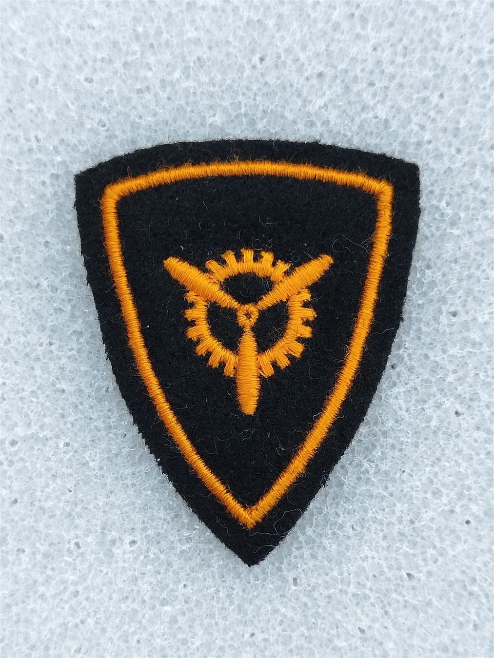Placchette & Badge: Flugzeugmechaniker Ord. 1972 V3 – Usato da Bauma venduto da SwissMilitaria