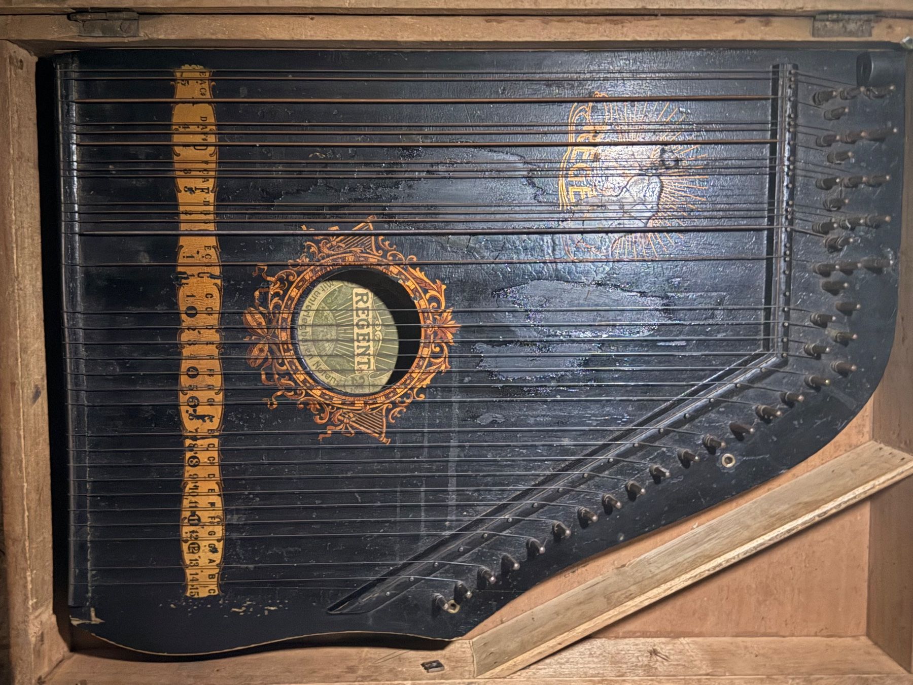 Strumenti musicali: Alte Regent Zither mit Holzkoffer – Usato da Allschwil venduto da GrenzWert
