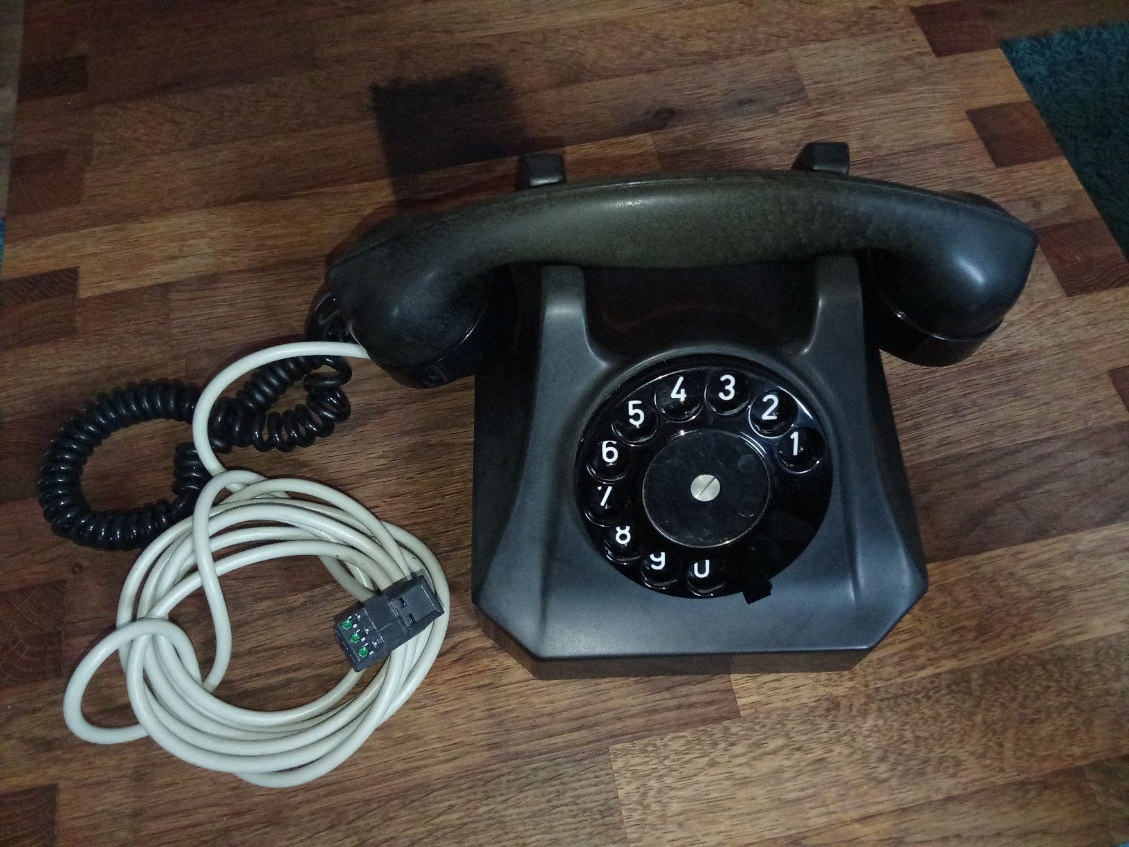 Swisscom Telefone: Altes Wählscheibentelefon Schwarz gebraucht – Gebraucht aus Erstfeld von Tomalov