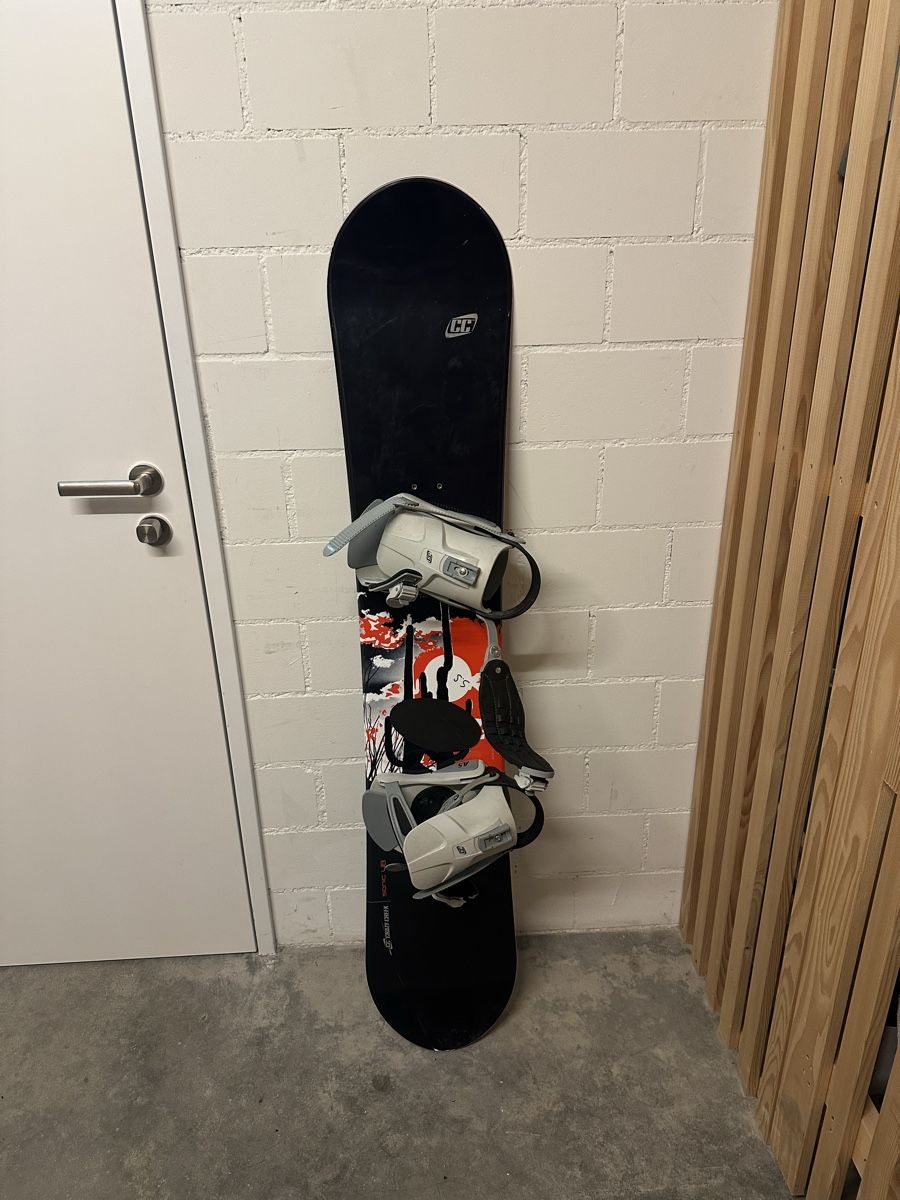 Board: Crazy Creek Snowboard 148cm with Bindings – Usato da Zürich venduto da lac_5xw6