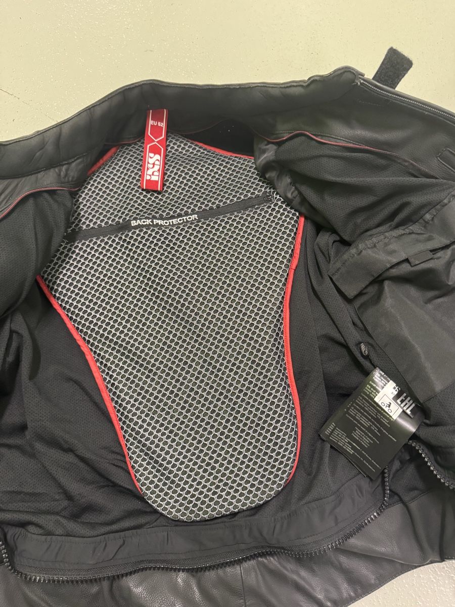 IXS Vestes: IXS Motorcycle Jacket with built-in back protector  – D'occasion à Epalinges par wil_f 1