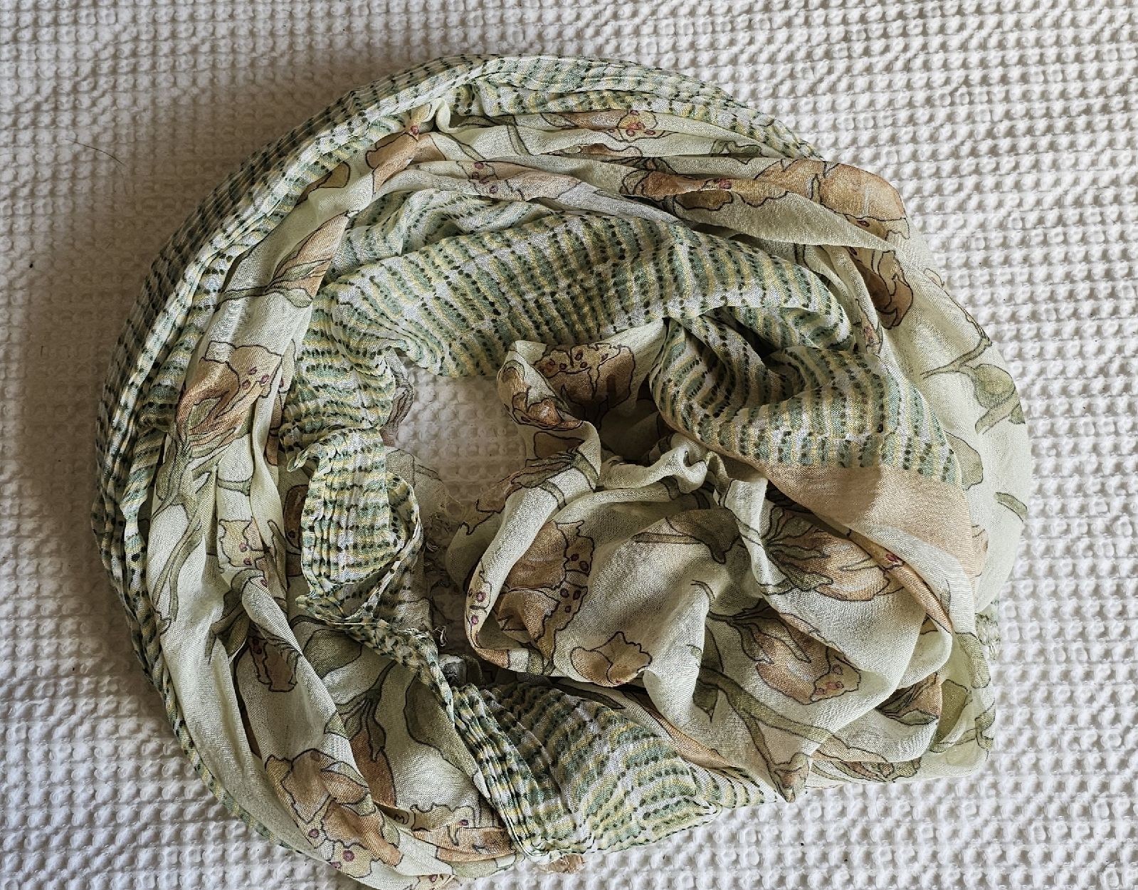 Nile Foulards & écharpes: Nile Schal - 100% Modal - Blumenmuster – D'occasion à Kollbrunn par Antikmann 5