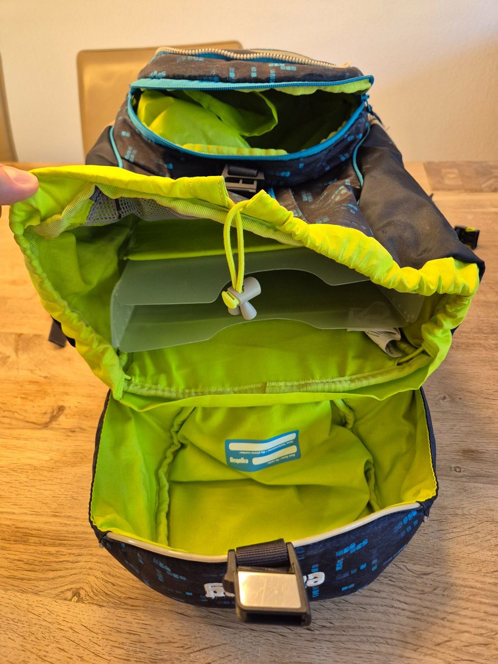 Ergobag Kindertaschen: Ergobag Schulthek-Set mit Sporttasche und 2x Etui – Gebraucht aus Thalwil von Aljbaba 5