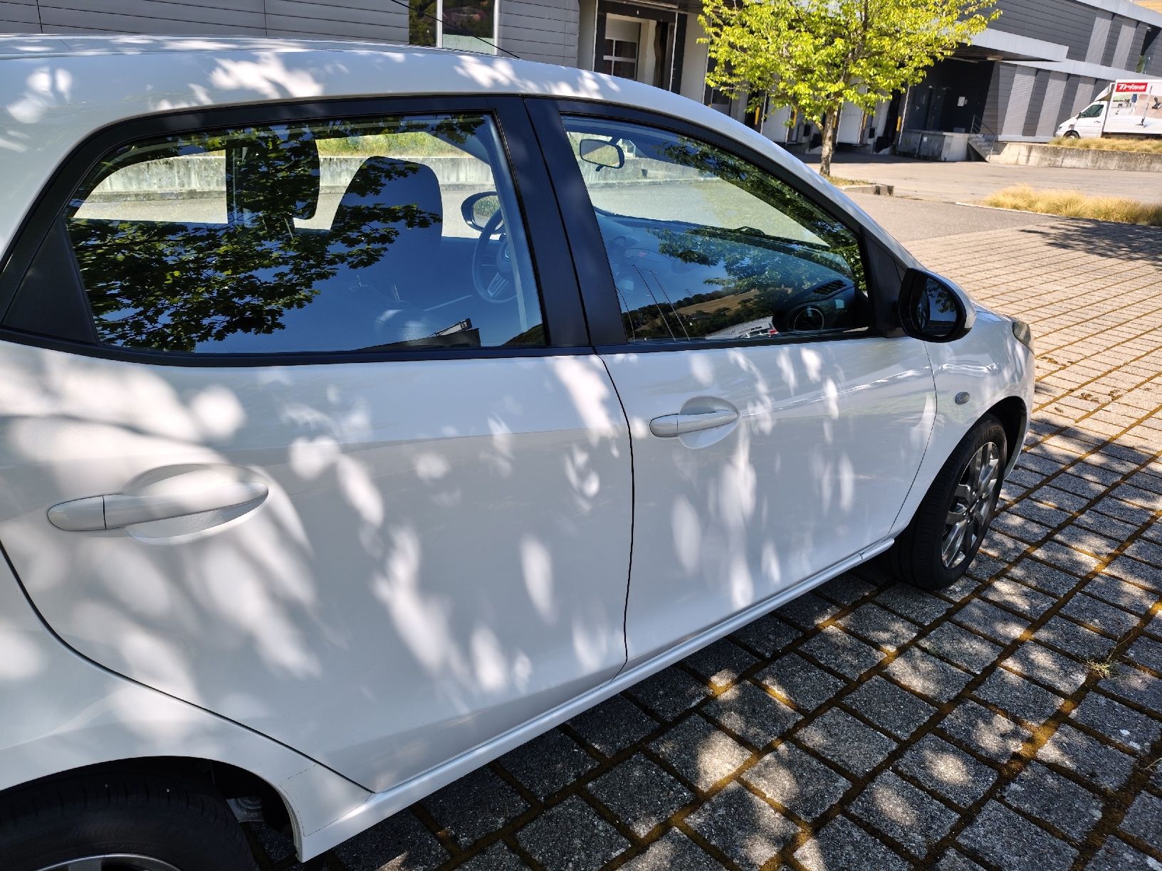 Mazda Autos: Mazda 2 weiss – Gebraucht aus Kirchleerau von Mr.Spock1 4